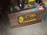 Lictonic tin sign