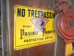 No trespassing tin sign