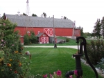 Barn_with_cistern_pump_in_foreground.